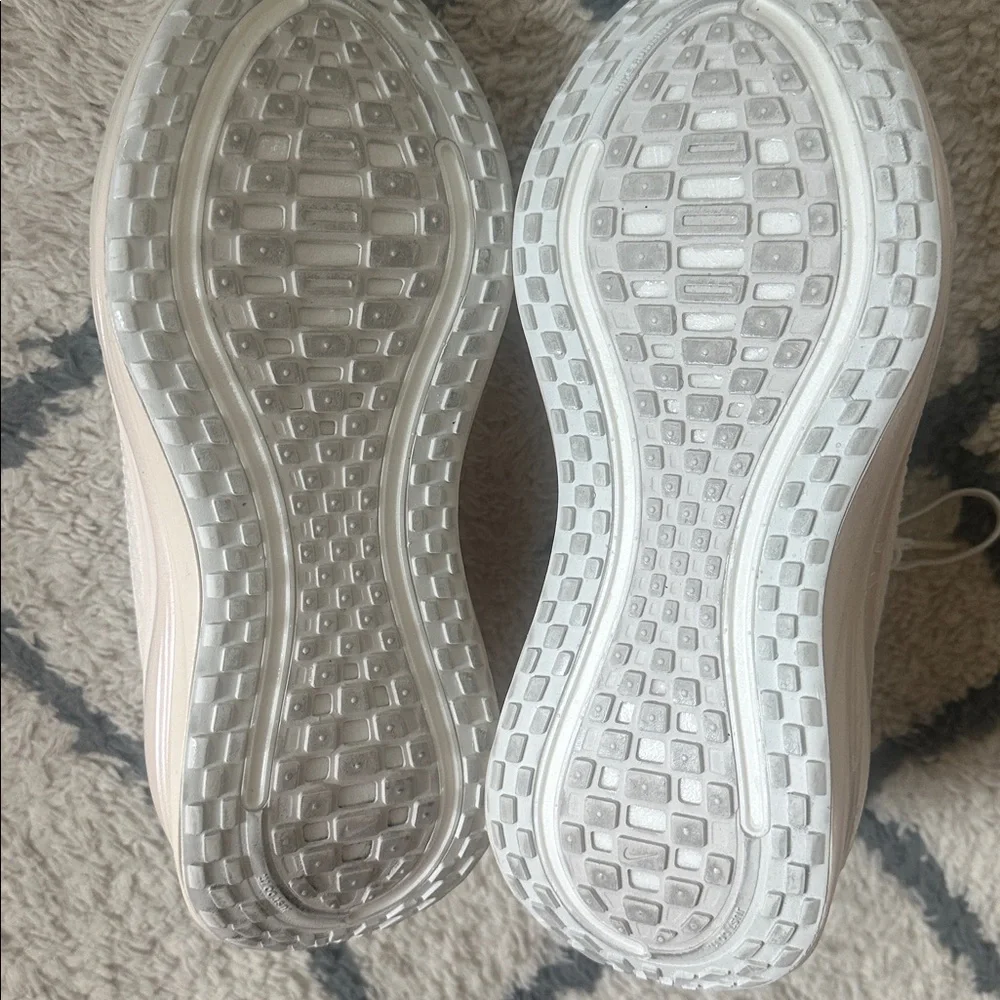 Nike Vomero Plus road running shoes.  Sz 8.5. Summit White/Chalk/Platium - Picture 8 of 8